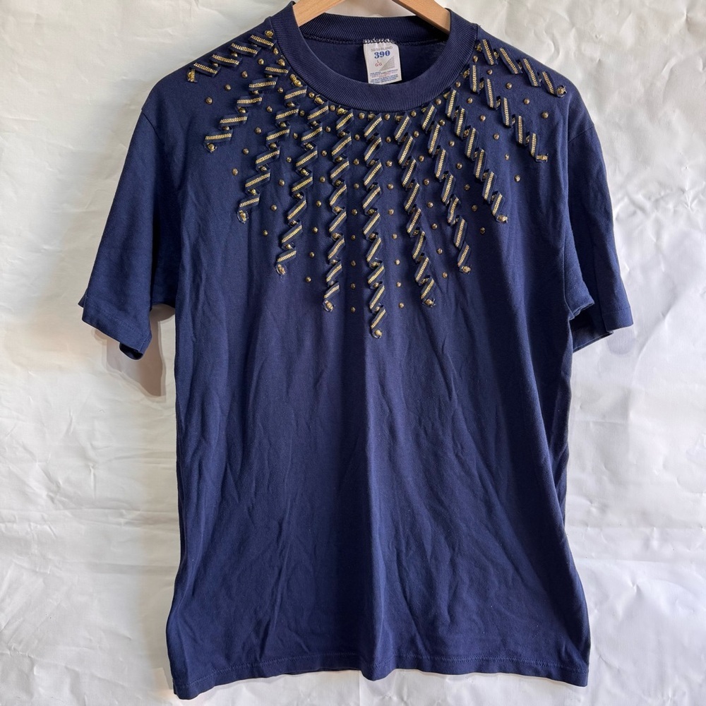 Vintage // navy, gold zig zag design embellished tee shirt size large aug1